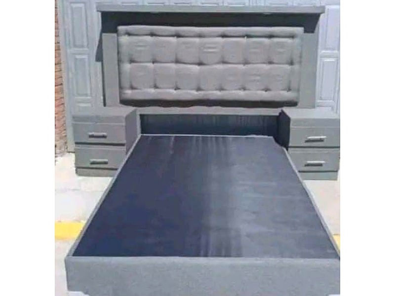 Cama en color gris con veladores Mexico