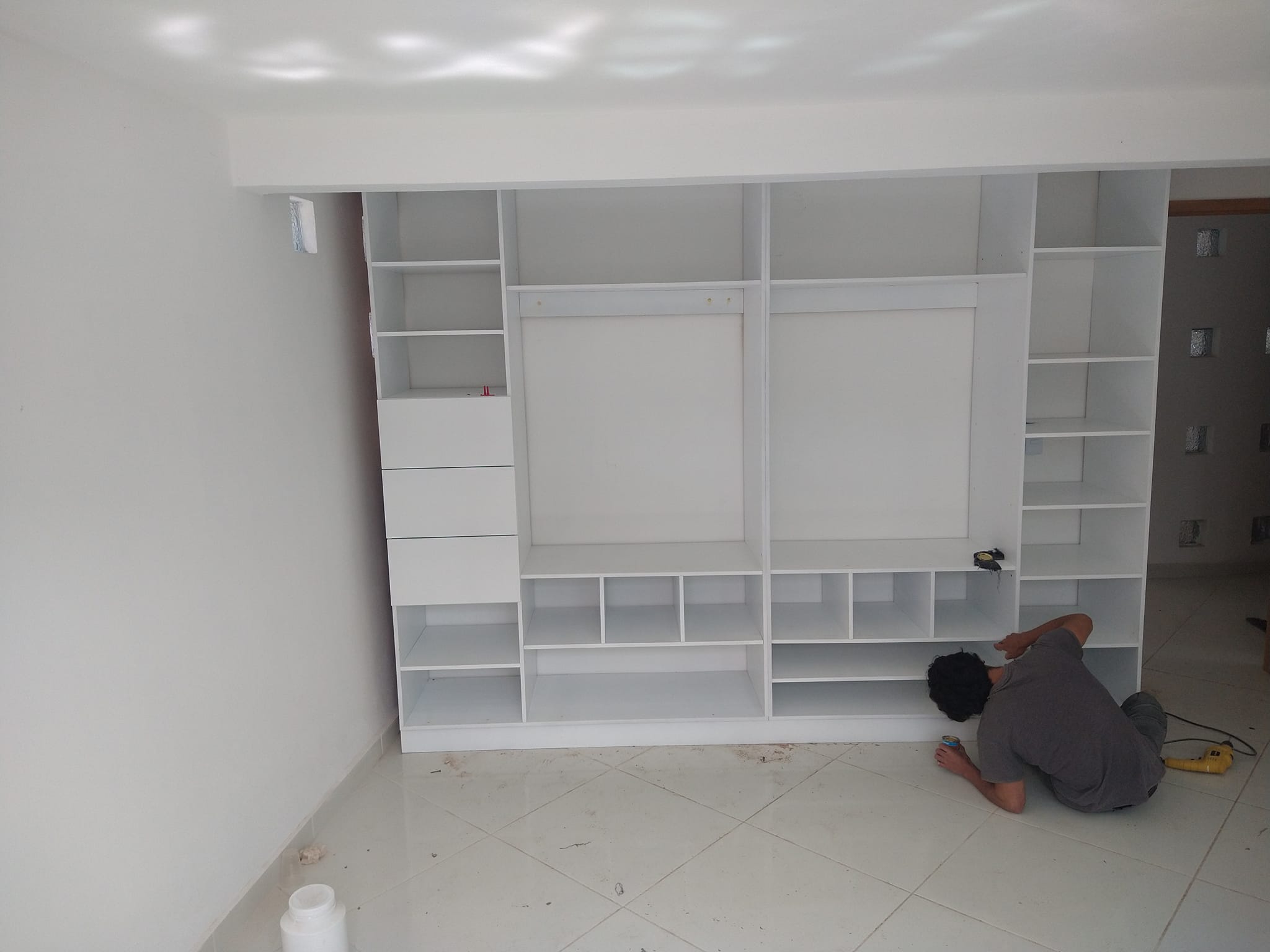 Closet con cajonera zapatera y multiples espacios México