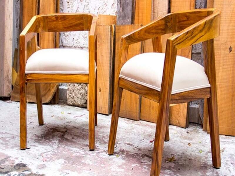 Sillas de estar beige de madera