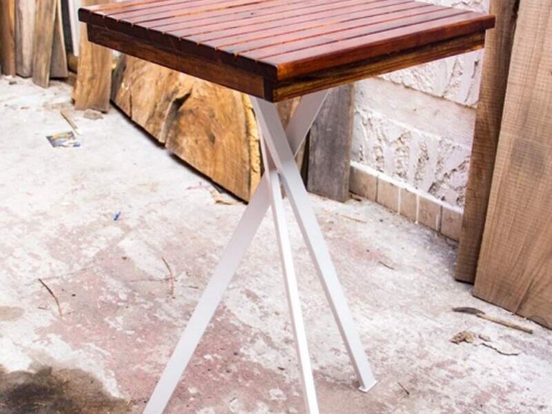 Mesa alta de cotel blanca