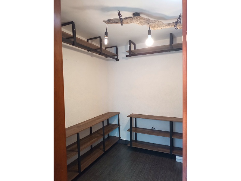 Vestidor moderno realizado en herrería y madera México