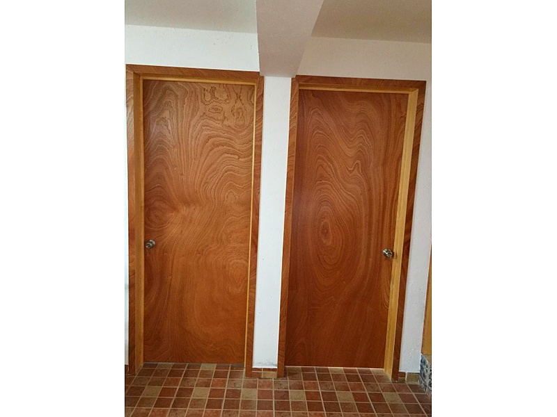 Puerta de madera nogal México