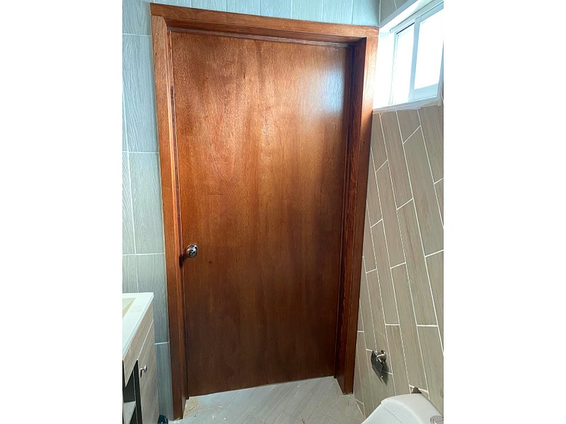 Puerta en madera caoba México