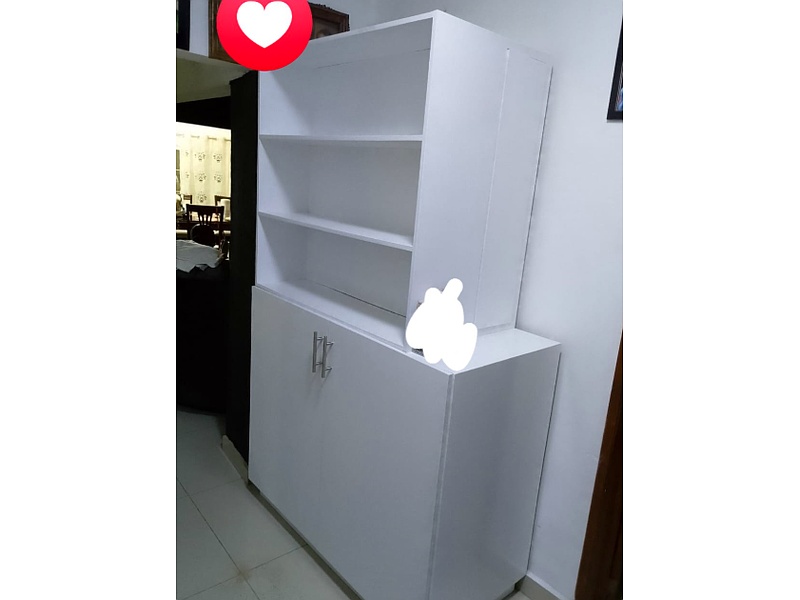 Estante con puertas México