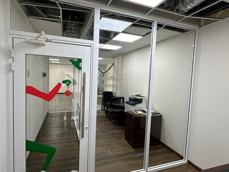 puerta con brazadera automatica en Mexicali