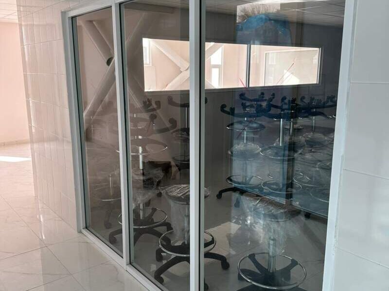 estructura de aluminio con vidrio en Mexicali