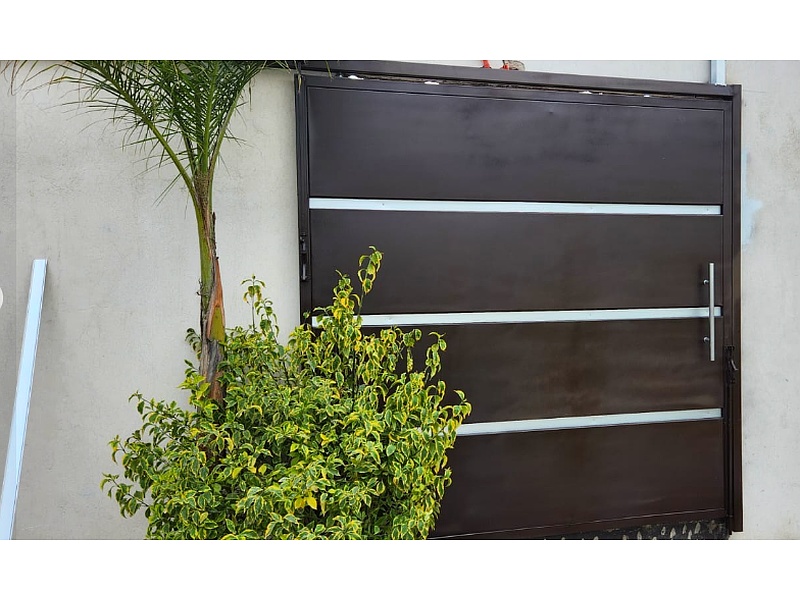 Puerta Corrediza Automática Marrón NL JECAM aluminio arquitectonico