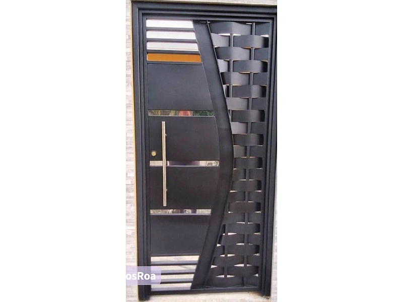 Puerta Residencial Negra Cromato México
