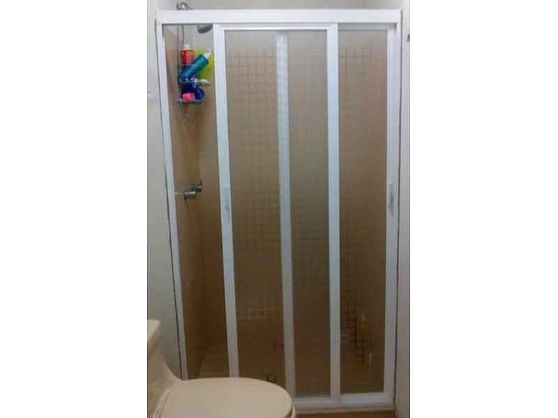 Puerta corrediza blanca para ducha Mexico