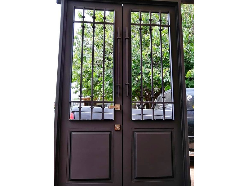 Puerta doble con rejas color negro Mexico