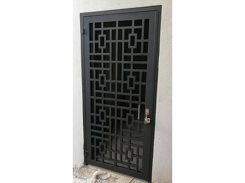 Puerta de seguridad negra tipo reja Mexico