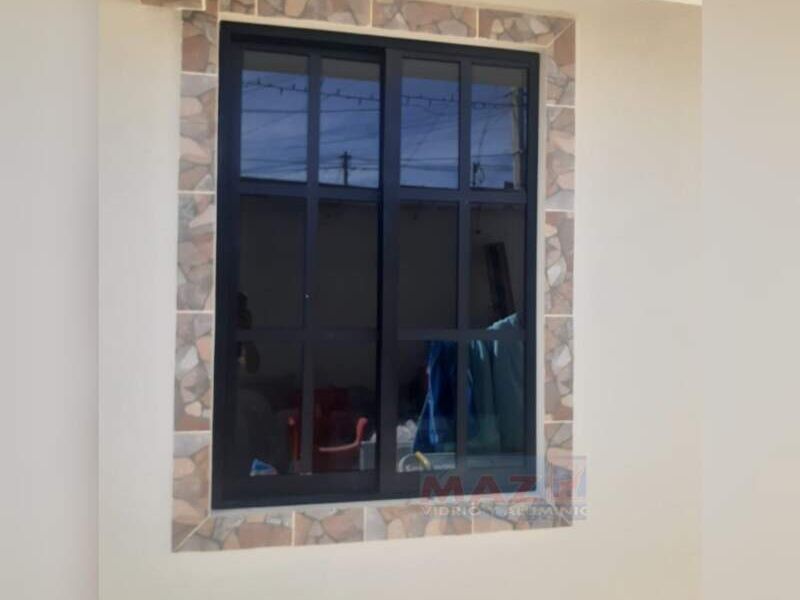 ventana gris de aluminio en Mexicali