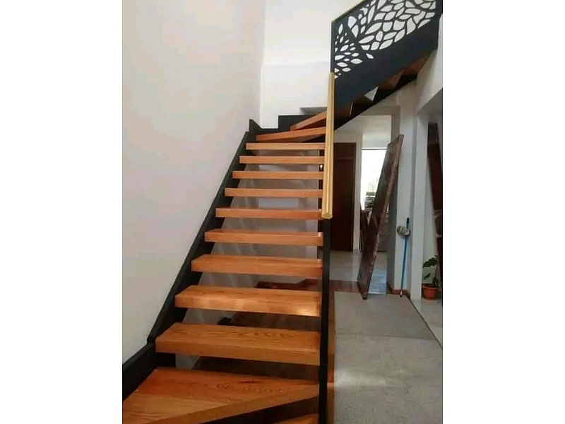 Construcción e Instalación de Escaleras de Madera, México