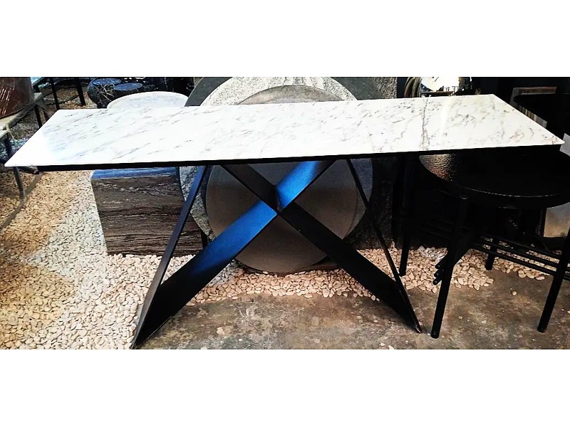 Mesa de comedor en metal con mármol Mexico