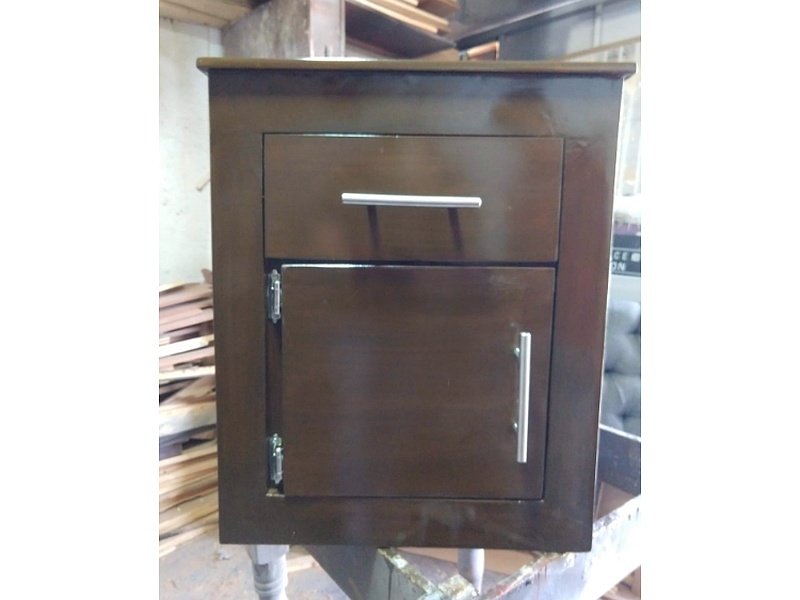 Velador con puertas CDMX Muebles En Madera LILU