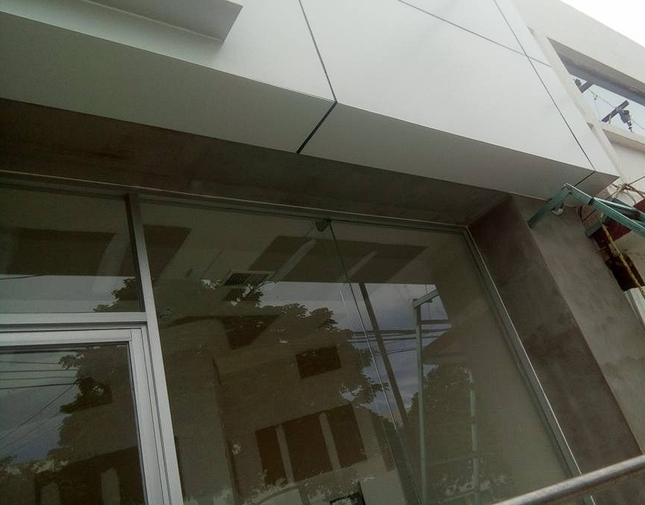 Fachada Exterior para Comercio Moderno México