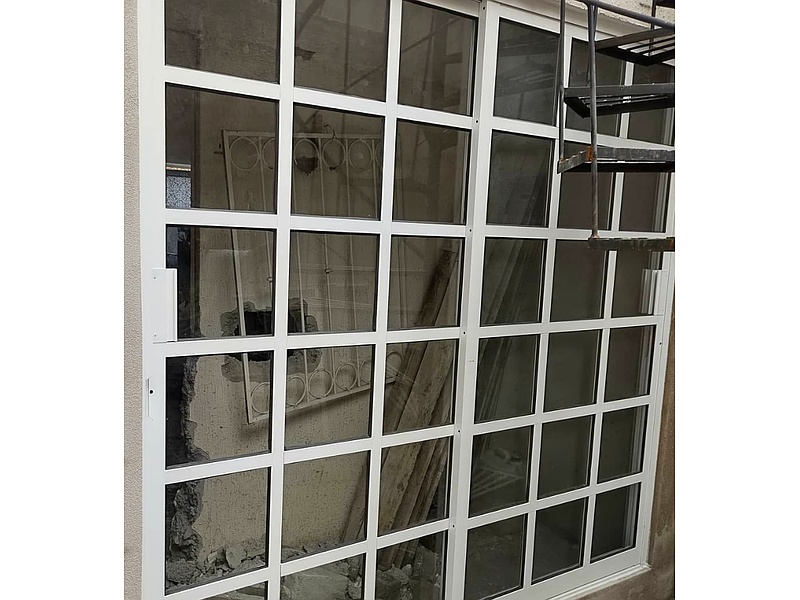 Ventana cuadriculada blanca de aluminio Mexico