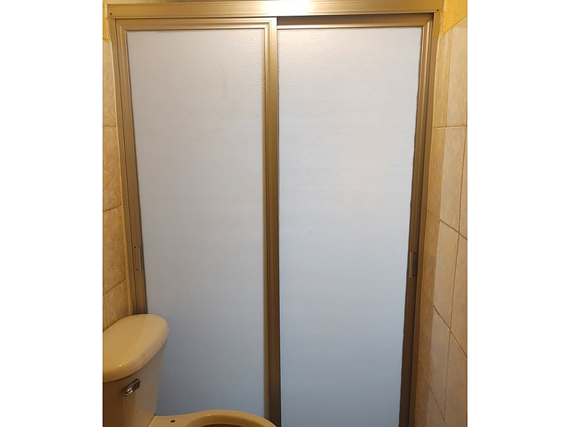 Puerta de aluminio y vidrio esmerilado para ducha Mexico