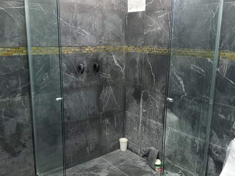 Ducha con paneles de vidrio en Mexico 