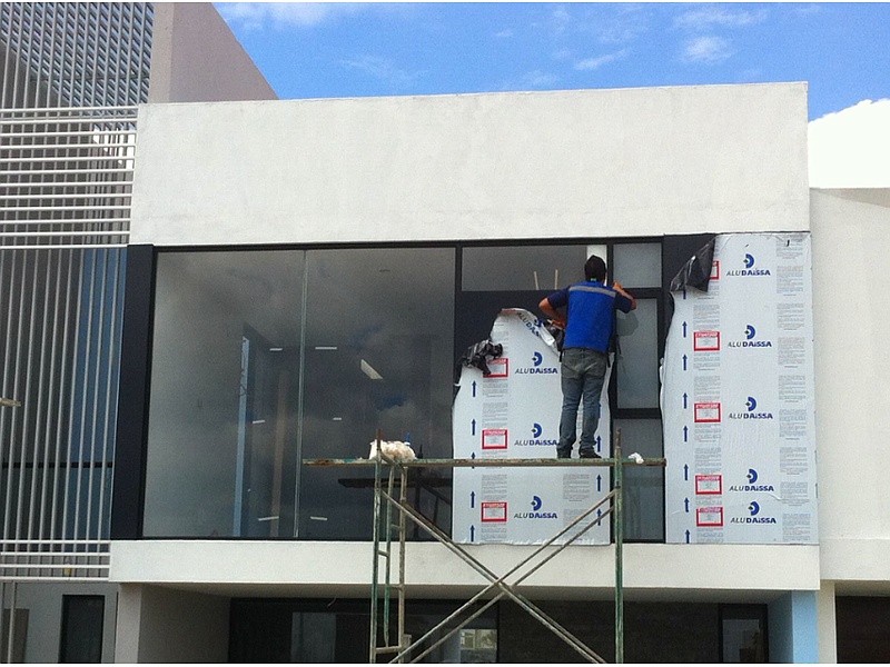 Instalación de panel de aluminio México