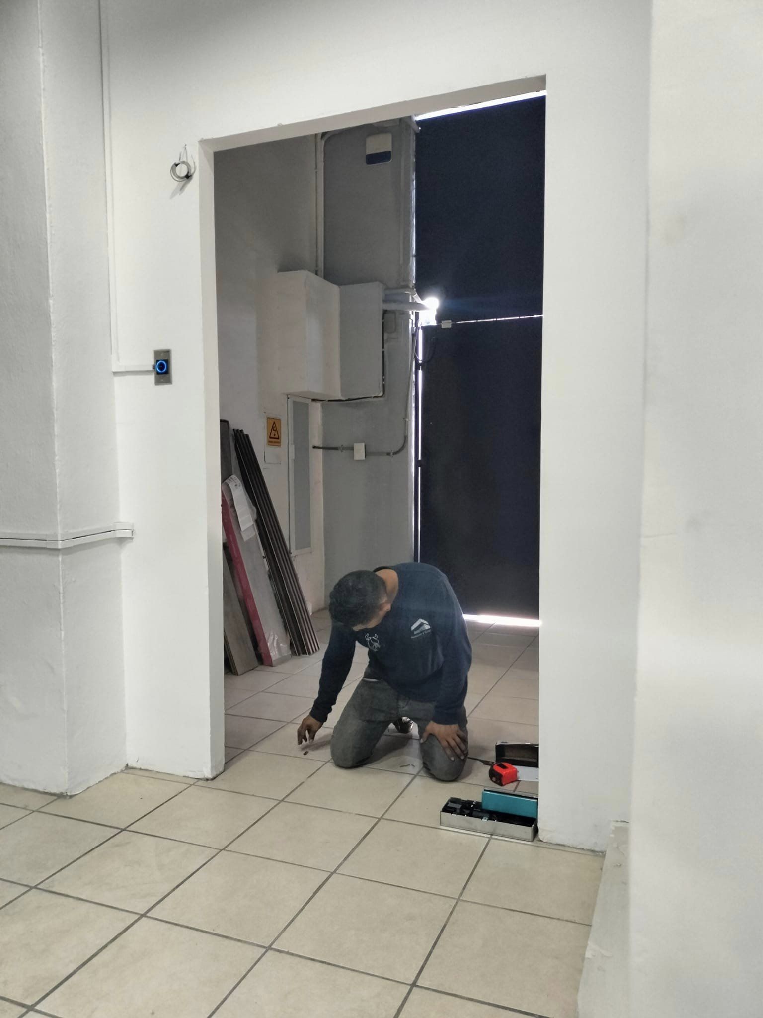 Instalación de Puerta de Aluminio México