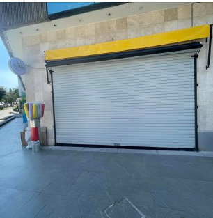 Instalación de cortina metálica en duela plana pintro México