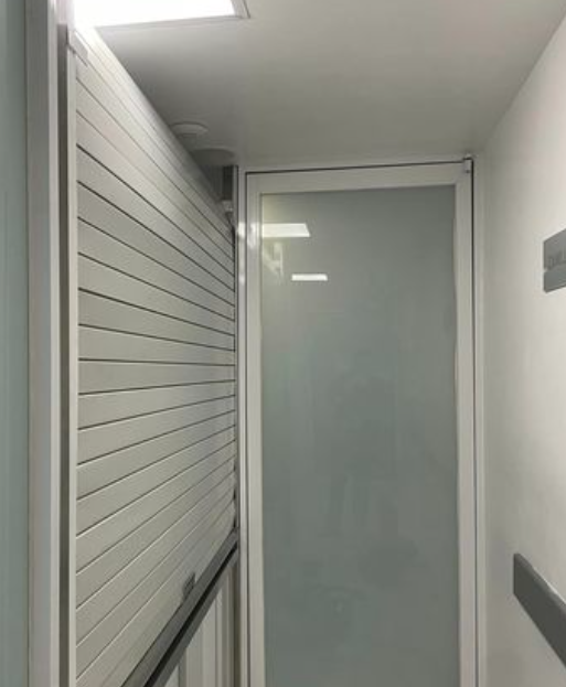 Instalación de cortina duela plana pintro México