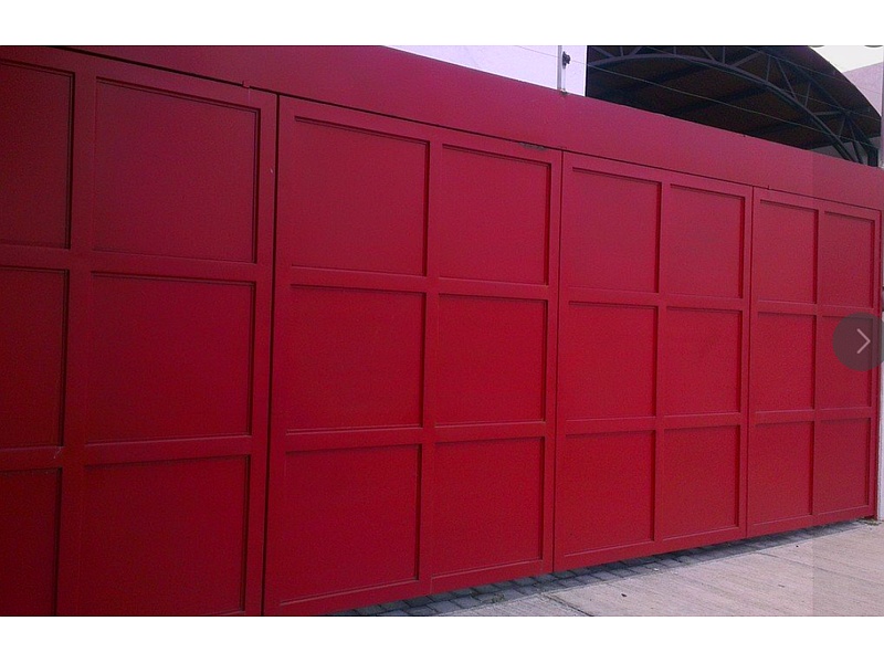 Portón color rojo de garage Mexico