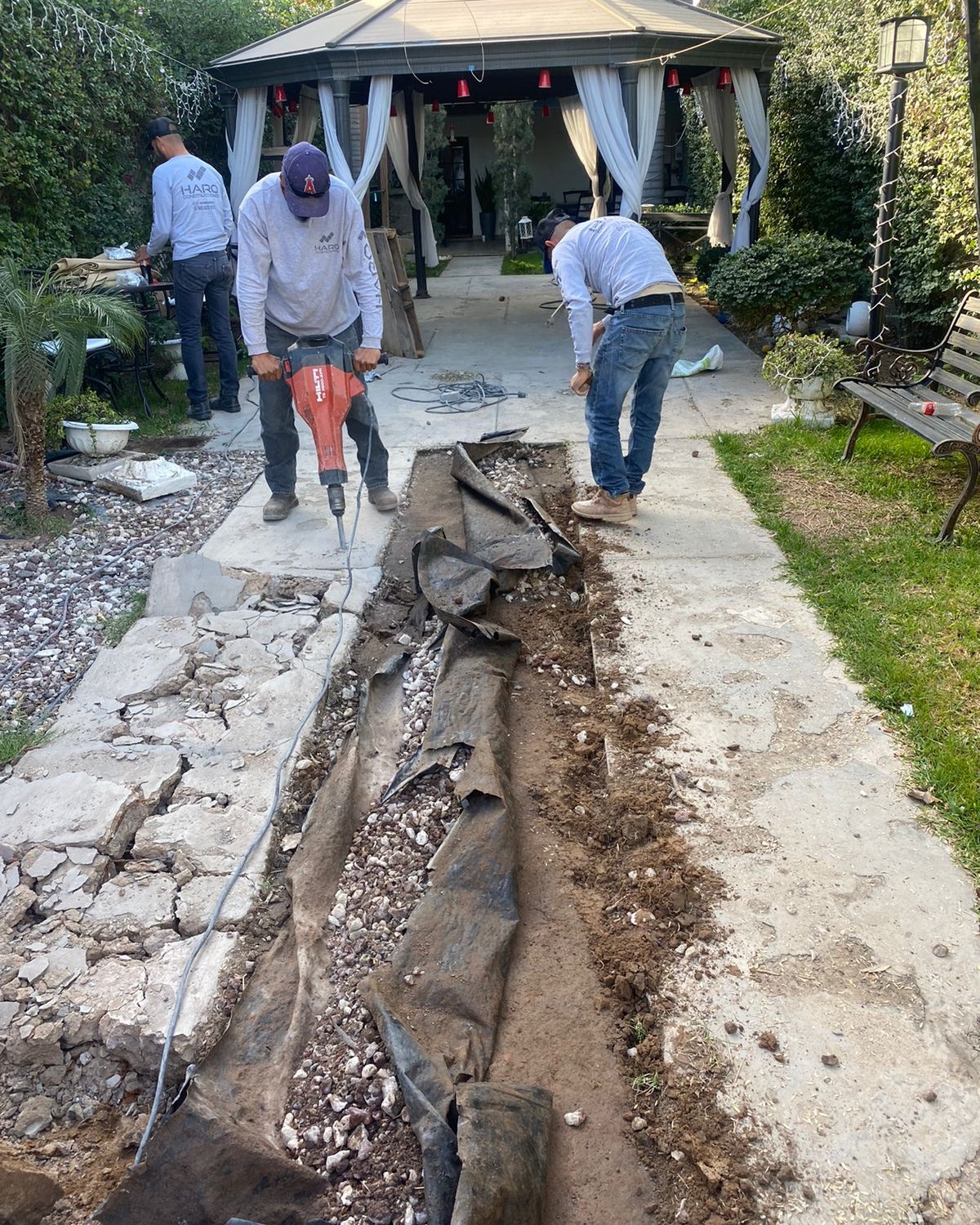 Excavación para piso de patio y cochera México