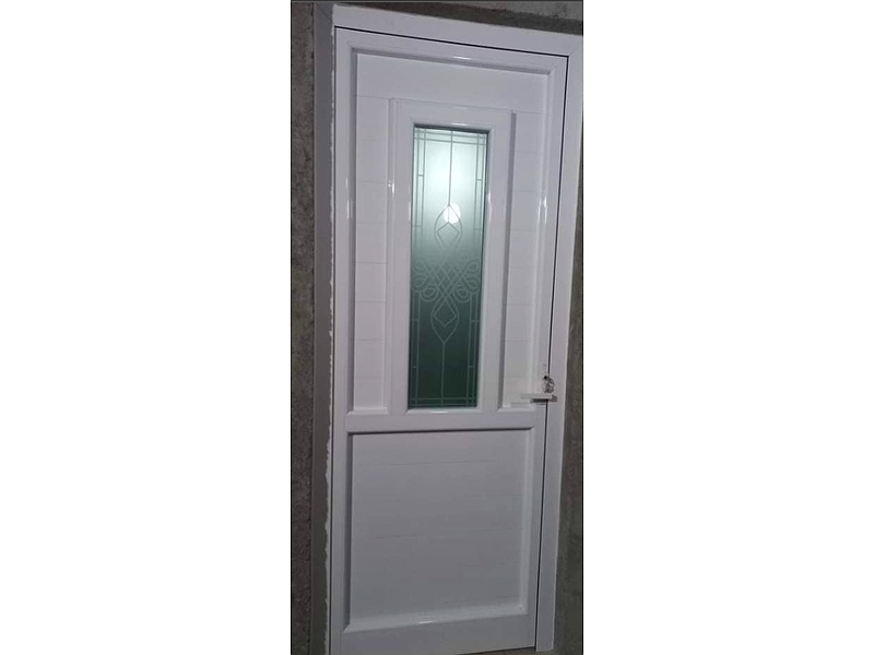 Puerta blanca de aluminio con vidrio Mexico