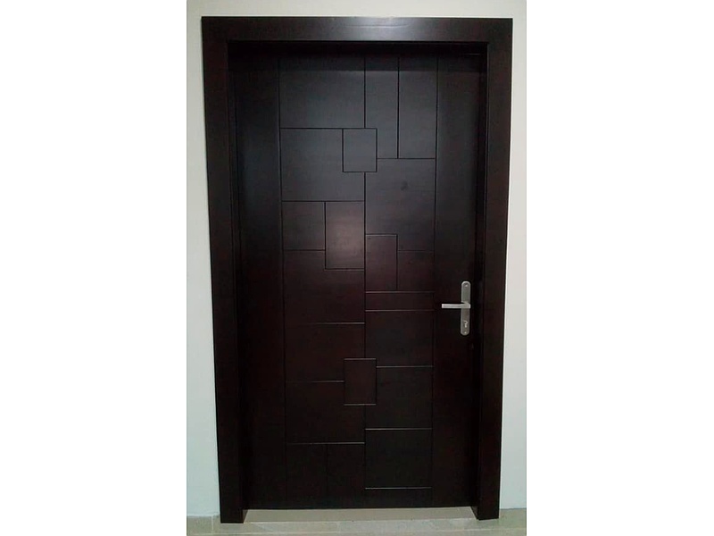 Puerta color negro de madera Mexico