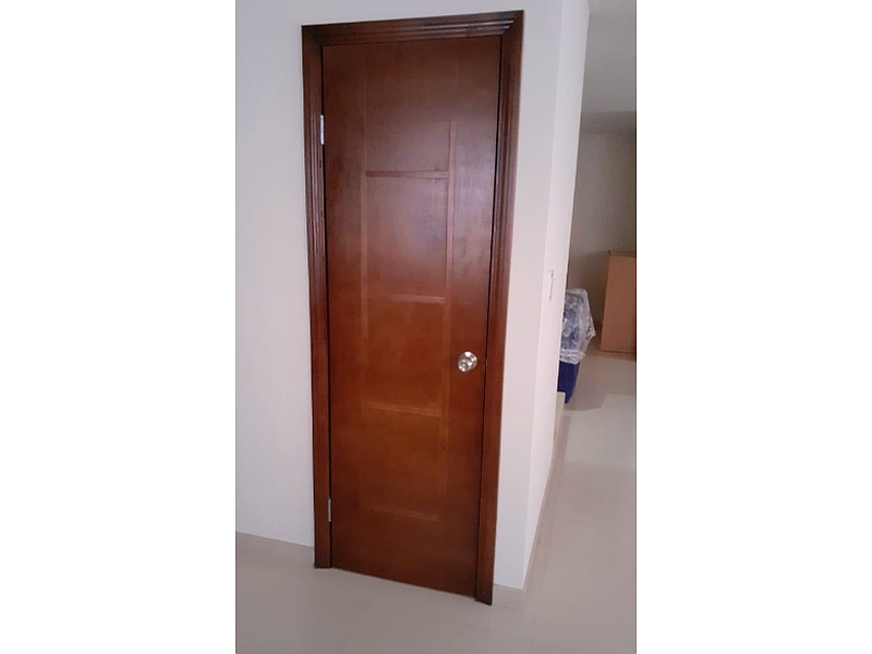puerta de melamina nogal Ensenada Cozasi Ingeniería y Construcción