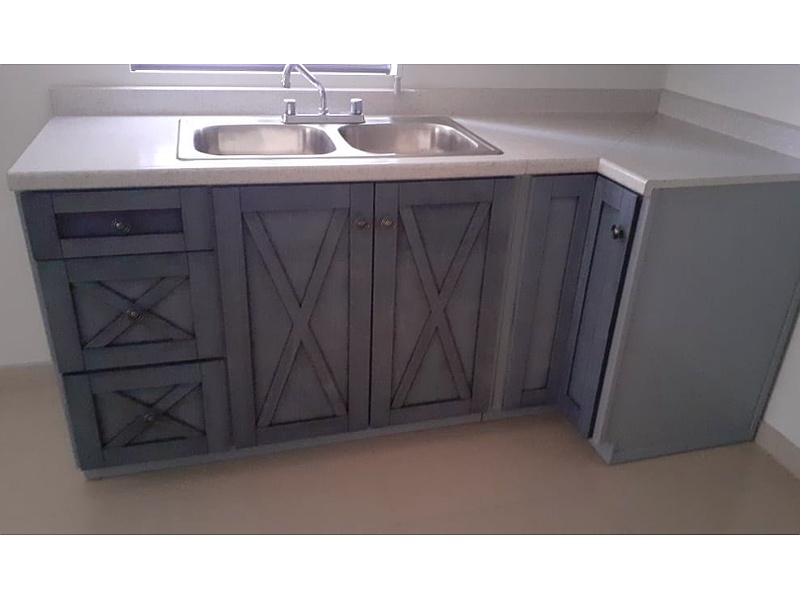 mueble bajo de cocina color gris Ensenada Cozasi Ingeniería y Construcción