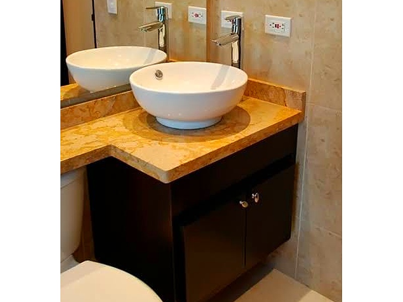 Mueble para baño con cubierta Ensenada Cozasi Ingeniería y Construcción