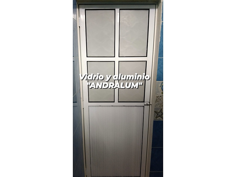 Puerta blanca de aluminio con vidrio Mexico