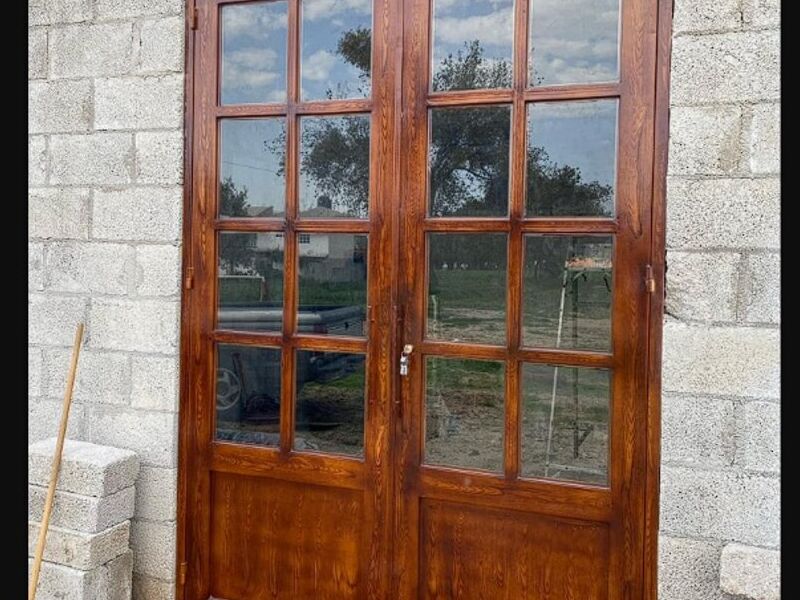 Puerta café de aluminio en Cuautitlán