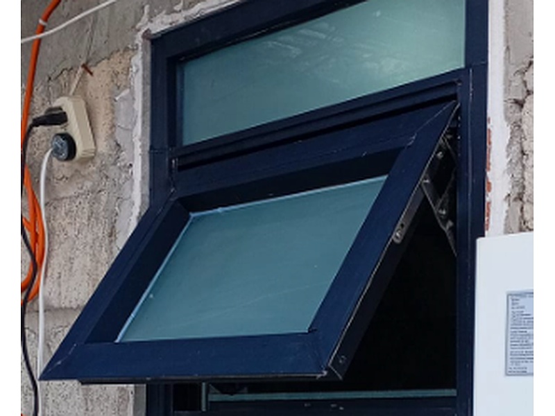 Ventana negra de aluminio Mexico Vidrio y aluminio bandera