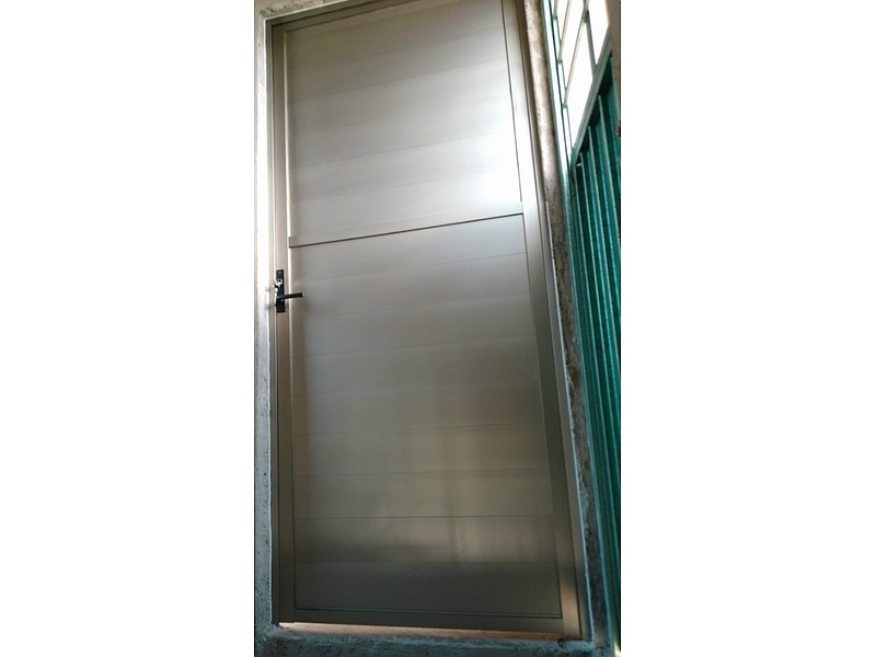 Puerta de aluminio Mexico Vidrio y aluminio bandera