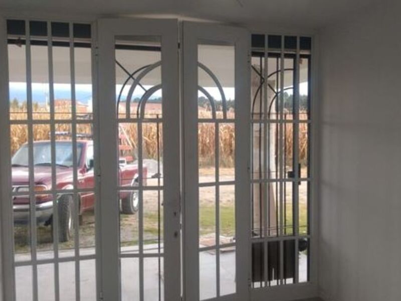 PUERTA ALUMINIO PERSONALIZADA ABATIBLE