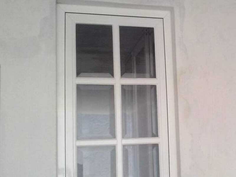 VENTANA CUADRICULADA DE ALUMINIO 