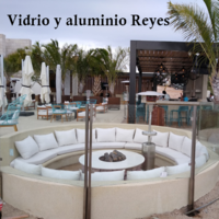 Vidrio y aluminio Reyes