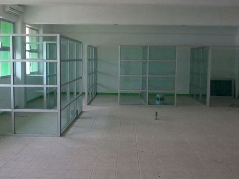cubículos de cristal y aluminio 