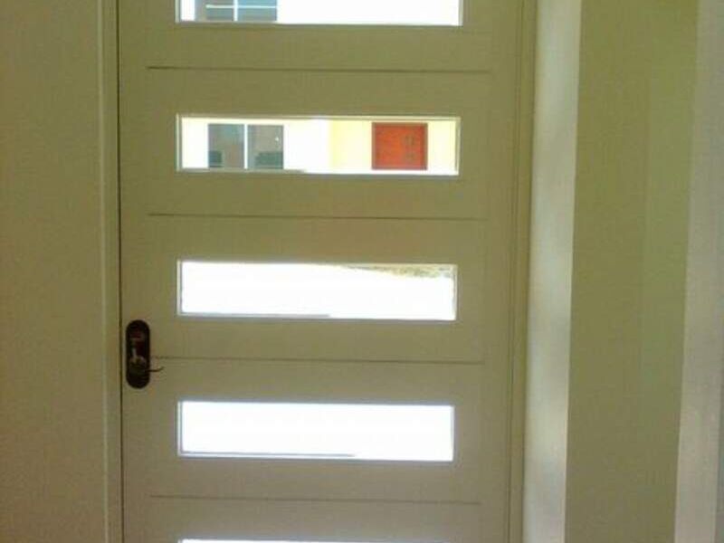 Puerta abatible aluminio