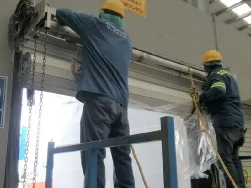 Instalación de cortinas de acero