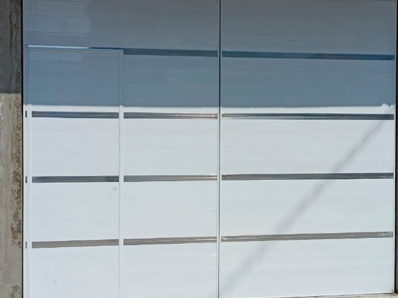 Puerta de aluminio para garaje en Tehuacán