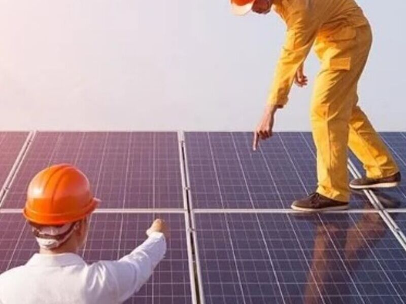 Instalación de paneles solares en Sonora