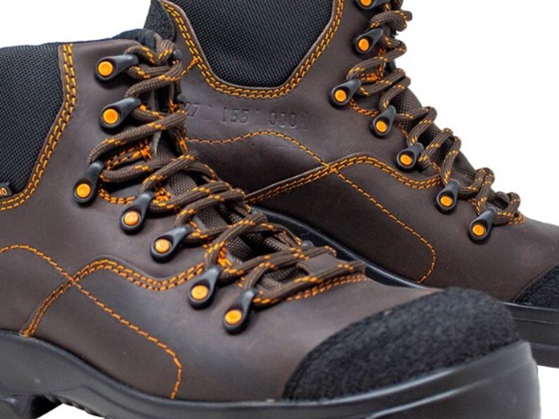 BOTA ULTRON D'MAGNO EN LEÓN