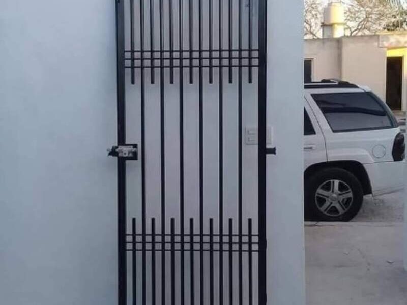 Puerta de Aluminio diseño actual en Comitán 