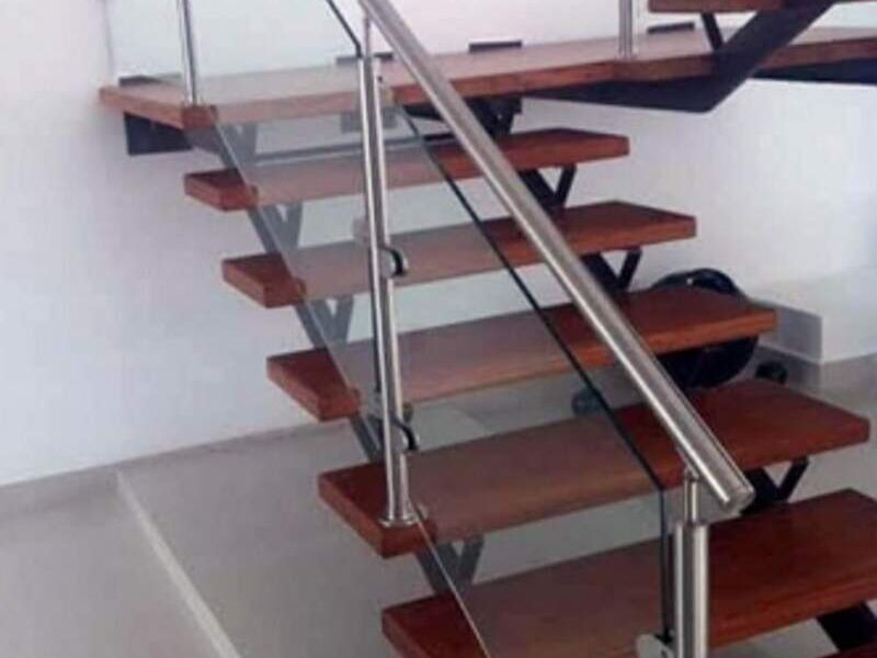 Barandal de cristal escalera México