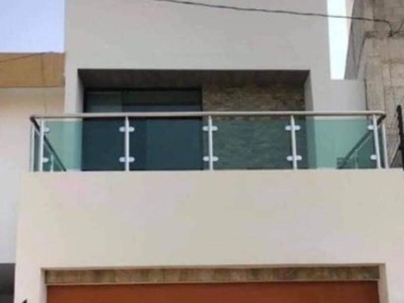 Pasamanos en aluminio natural en Chihuahua